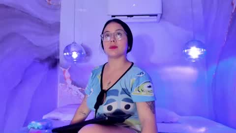 emiilycoopper online show from 11, 6, 2026