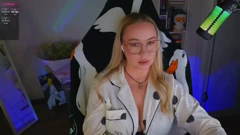 Snapshot of emili1_bc chatting on 9, 9, 2025 Emili online show from 9, 9, 2025