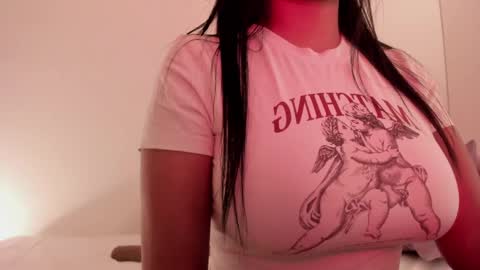 Snapshot of emilia_ghendle chatting on 11, 12, 2024 Emilia Big Boobs online show from 11, 12, 2024