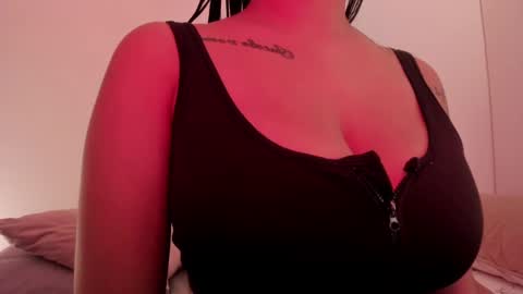 Snapshot of emilia_ghendle chatting on 22, 12, 2024 Emilia Big Boobs online show from 22, 12, 2024