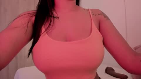 Snapshot of emilia_ghendle chatting on 29, 12, 2024 Emilia Big Boobs online show from 29, 12, 2024