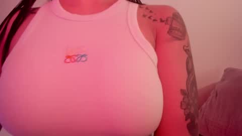 Snapshot of emilia_ghendle chatting on 4, 1, 2025 Emilia Big Boobs online show from 4, 1, 2025