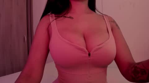 Snapshot of emilia_ghendle chatting on 6, 1, 2025 Emilia Big Boobs online show from 6, 1, 2025