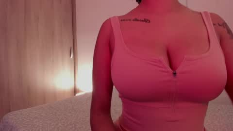 Snapshot of emilia_ghendle chatting on 15, 1, 2025 Emilia Big Boobs online show from 15, 1, 2025