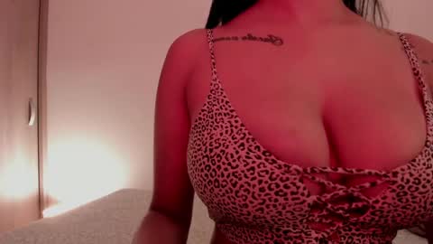Snapshot of emilia_ghendle chatting on 17, 1, 2025 Emilia Big Boobs online show from 17, 1, 2025