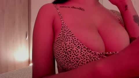 Snapshot of emilia_ghendle chatting on 17, 1, 2025 Emilia Big Boobs online show from 17, 1, 2025