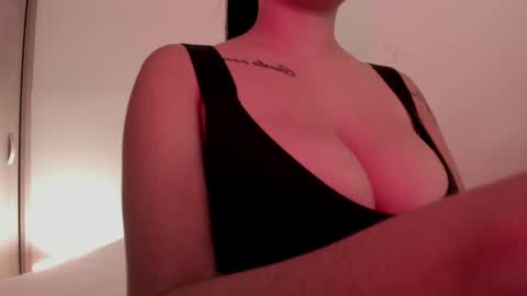 Snapshot of emilia_ghendle chatting on 28, 1, 2025 Emilia Big Boobs online show from 28, 1, 2025