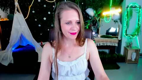 Snapshot of emiliabedy chatting on 13, 5, 2026 Emilia Bedy online show from 13, 5, 2026