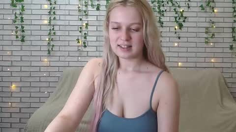 Snapshot of emiliaduchess chatting on 14, 12, 2024 Amili online show from 14, 12, 2024