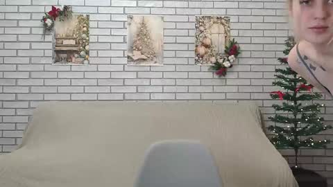 Snapshot of emiliaduchess chatting on 17, 12, 2024 Amili online show from 17, 12, 2024