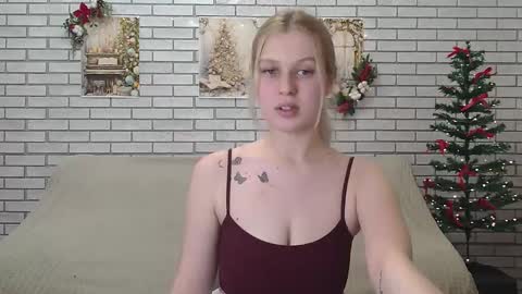 Snapshot of emiliaduchess chatting on 17, 12, 2024 Amili online show from 17, 12, 2024