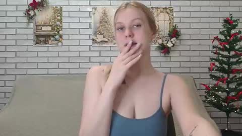 Snapshot of emiliaduchess chatting on 19, 12, 2024 Amili online show from 19, 12, 2024