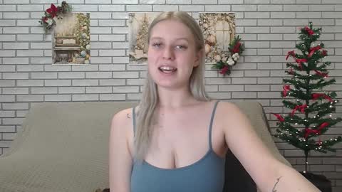 Snapshot of emiliaduchess chatting on 19, 12, 2024 Amili online show from 19, 12, 2024