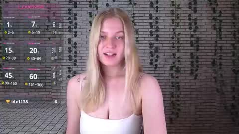 Snapshot of emiliaduchess chatting on 15, 10, 2025 Amili online show from 15, 10, 2025