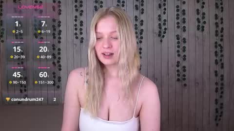 Snapshot of emiliaduchess chatting on 22, 12, 2025 Amili online show from 22, 12, 2025