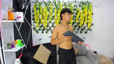 Snapshot of emilicollinss chatting on 4, 12, 2024 EMILI AND GIN online show from 4, 12, 2024