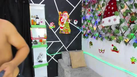 Snapshot of emilicollinss chatting on 20, 12, 2024 EMILI AND GIN online show from 20, 12, 2024