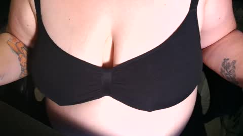 Snapshot of emiliefoxx chatting on 19, 7, 2026 emilie foxx online show from 19, 7, 2026
