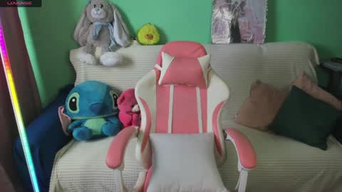 Snapshot of emiliyaqueen chatting on 11, 4, 2026 Emiliya online show from 11, 4, 2026