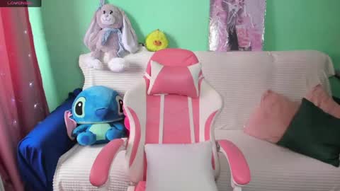 Snapshot of emiliyaqueen chatting on 12, 4, 2026 Emiliya online show from 12, 4, 2026