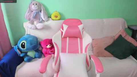 Snapshot of emiliyaqueen chatting on 15, 4, 2026 Emiliya online show from 15, 4, 2026