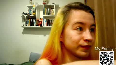 Snapshot of emilly_20 chatting on 10, 5, 2026 Emily online show from 10, 5, 2026