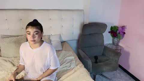 Snapshot of emilly_duque chatting on 27, 6, 2026 Emilly online show from 27, 6, 2026