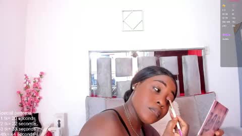 Snapshot of emillyroaa chatting on 6, 5, 2026 Emilly Roa online show from 6, 5, 2026