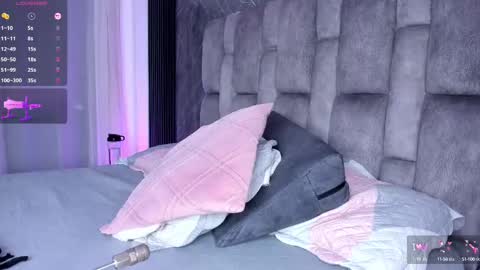 Snapshot of emily___fox chatting on 15, 9, 2025 Emily online show from 15, 9, 2025