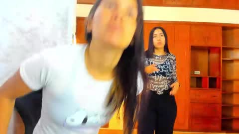 Emily and Soffy online show from 18, 4, 2026