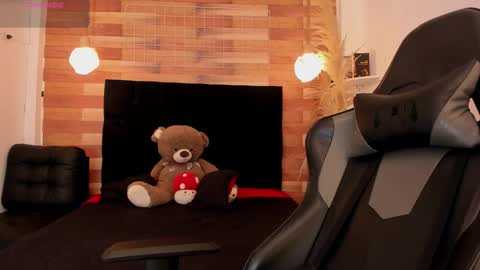 emily_brown04 online show from 4, 11, 2025