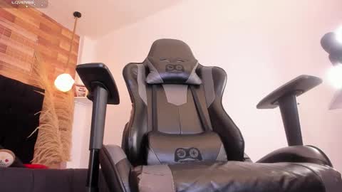 emily_brown04 online show from 15, 12, 2025