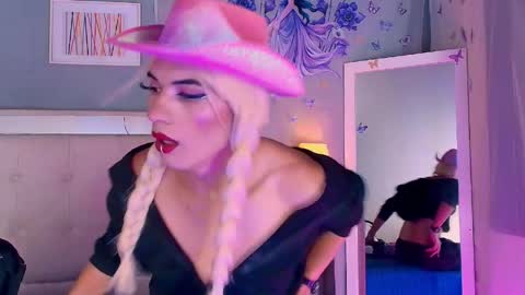 Snapshot of emily_castillo1_ chatting on 21, 4, 2026 emily_castillo1_ online show from 21, 4, 2026