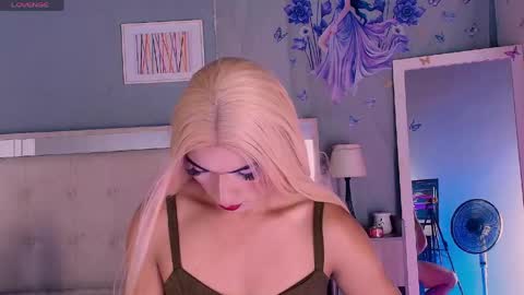 Snapshot of emily_castillo1_ chatting on 28, 4, 2026 emily_castillo1_ online show from 28, 4, 2026