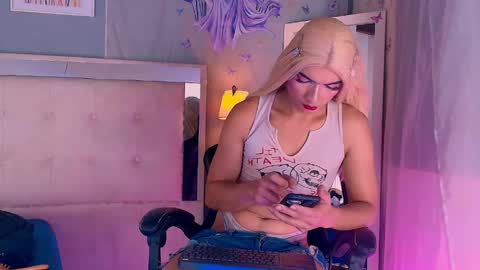Snapshot of emily_castillo1_ chatting on 14, 5, 2026 emily_castillo1_ online show from 14, 5, 2026