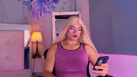 Snapshot of emily_castillo1_ chatting on 22, 5, 2026 emily_castillo1_ online show from 22, 5, 2026