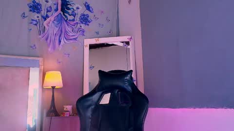 Snapshot of emily_castillo1_ chatting on 23, 5, 2026 emily_castillo1_ online show from 23, 5, 2026