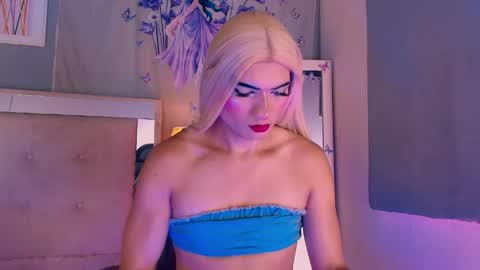 Snapshot of emily_castillo1_ chatting on 26, 5, 2026 emily_castillo1_ online show from 26, 5, 2026