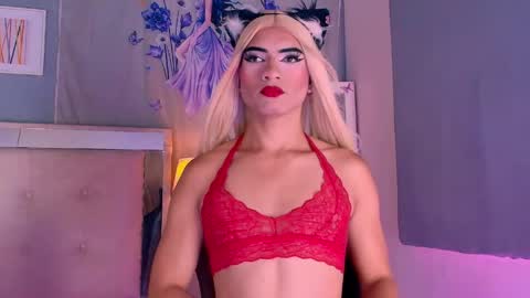 Snapshot of emily_castillo1_ chatting on 27, 5, 2026 emily_castillo1_ online show from 27, 5, 2026
