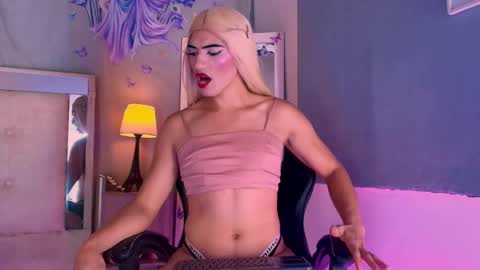 Snapshot of emily_castillo1_ chatting on 4, 6, 2026 emily_castillo1_ online show from 4, 6, 2026