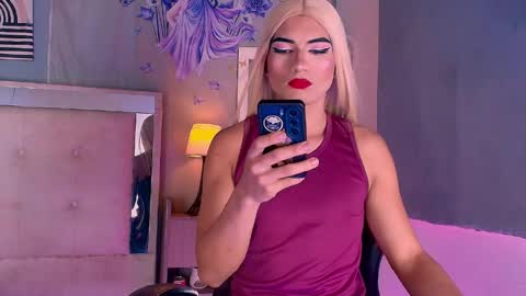 Snapshot of emily_castillo1_ chatting on 8, 6, 2026 emily_castillo1_ online show from 8, 6, 2026