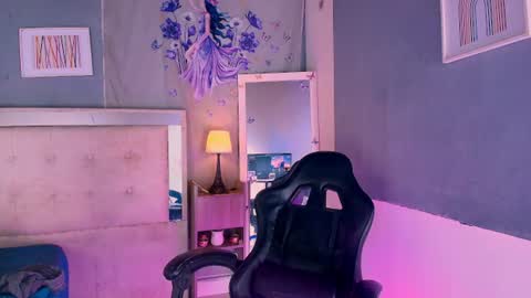 Snapshot of emily_castillo1_ chatting on 12, 6, 2026 emily_castillo1_ online show from 12, 6, 2026