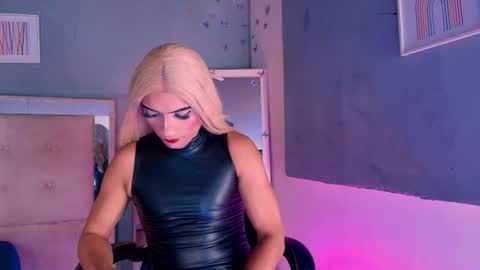 Snapshot of emily_castillo1_ chatting on 2, 7, 2026 emily_castillo1_ online show from 2, 7, 2026