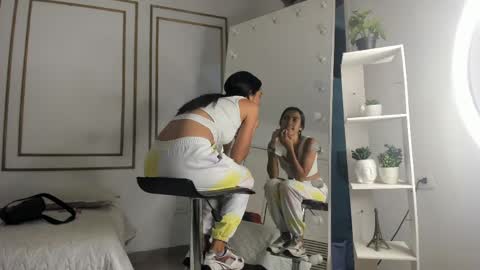 emily_gaviria1 online show from 9, 4, 2026