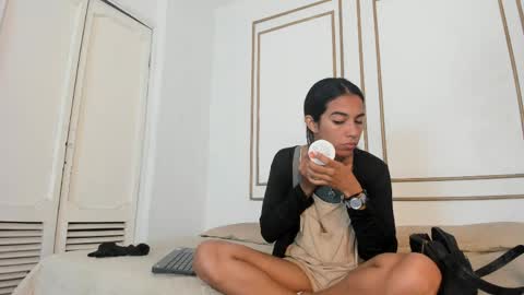 Snapshot of emily_gaviria1 chatting on 18, 5, 2026 emily_gaviria1 online show from 18, 5, 2026