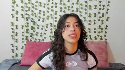 Snapshot of emily_jonessxx chatting on 22, 12, 2025 emily online show from 22, 12, 2025