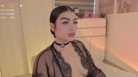 EmilyKenner  Independent model  online show from 16, 11, 2025