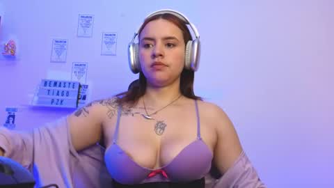 Snapshot of emily_lindey_ chatting on 22, 2, 2026 Emily Lindey online show from 22, 2, 2026