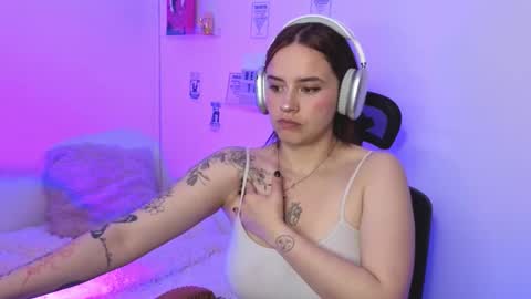 Snapshot of emily_lindey_ chatting on 24, 2, 2026 Emily Lindey online show from 24, 2, 2026