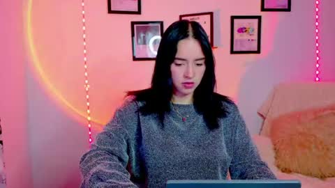 Emily Lindey online show from 3, 6, 2026